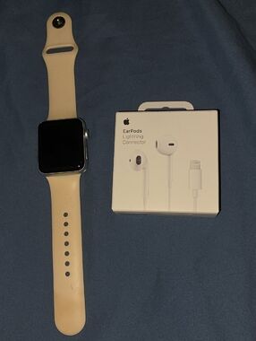 Apple watch with Cream Silicone Band and White EarPods Connector